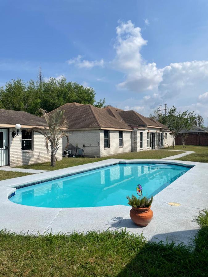 Cheerful 4 Bedroom Home With Pool And Bbq Area With 5Th Bedroom Option Brownsville Ngoại thất bức ảnh